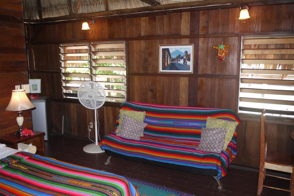 Green Parrot Beach Houses And Resort Placencia Exterior foto