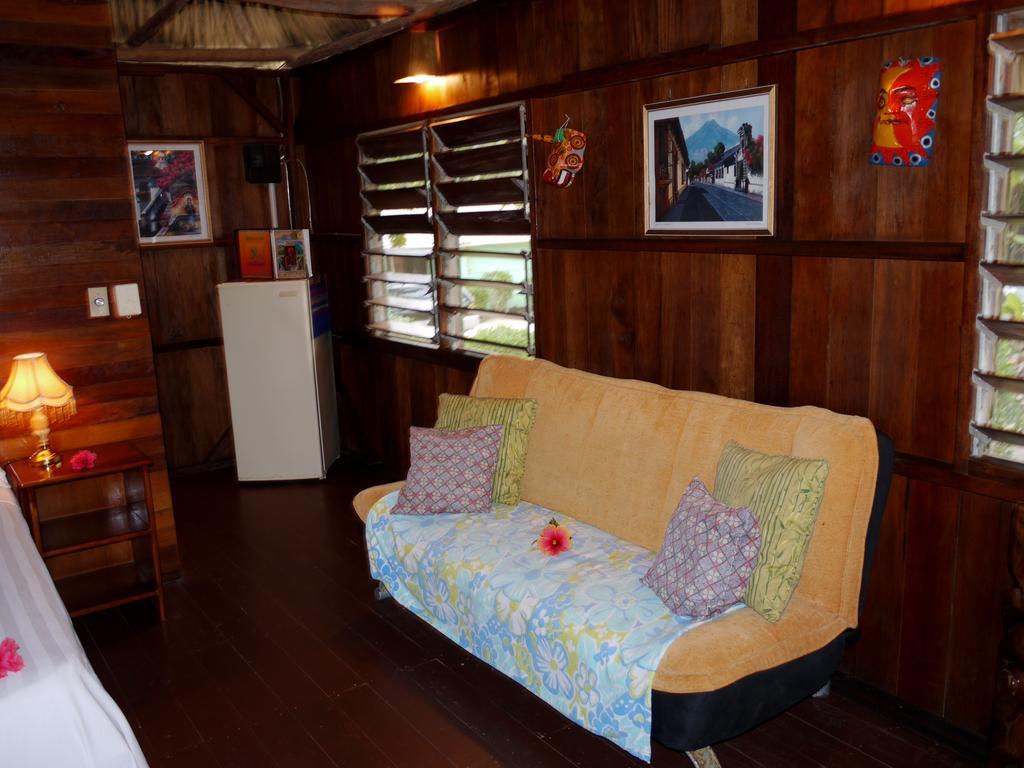 Green Parrot Beach Houses And Resort Placencia Exterior foto