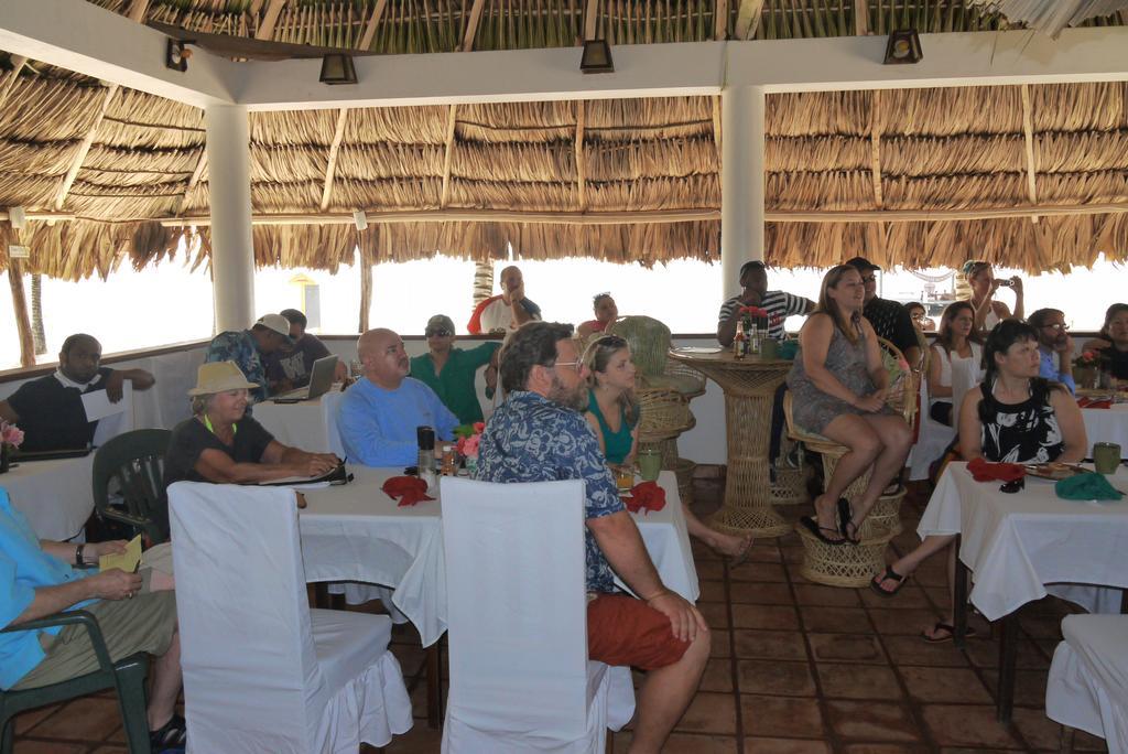 Green Parrot Beach Houses And Resort Placencia Exterior foto