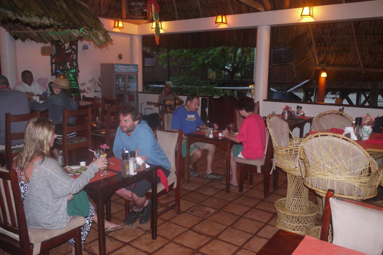 Green Parrot Beach Houses And Resort Placencia Exterior foto
